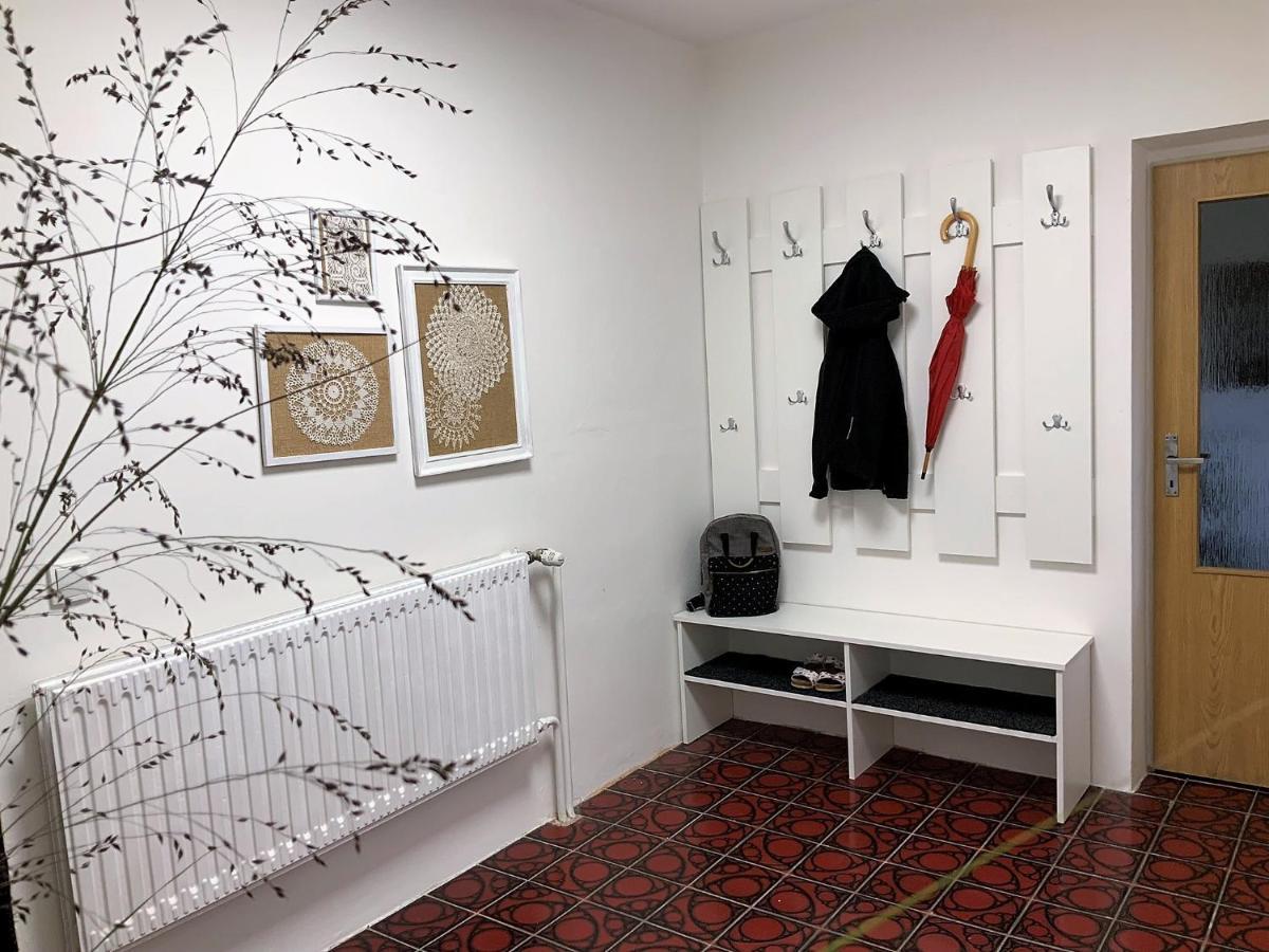 Apartman V Podkrovi Hostinne  Luaran gambar