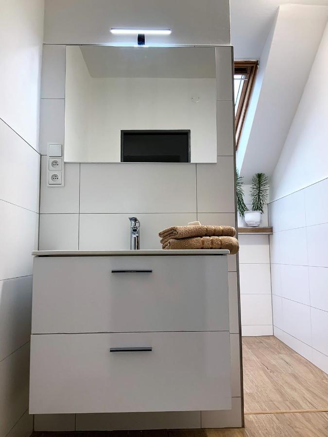 Apartman V Podkrovi Hostinne  Luaran gambar