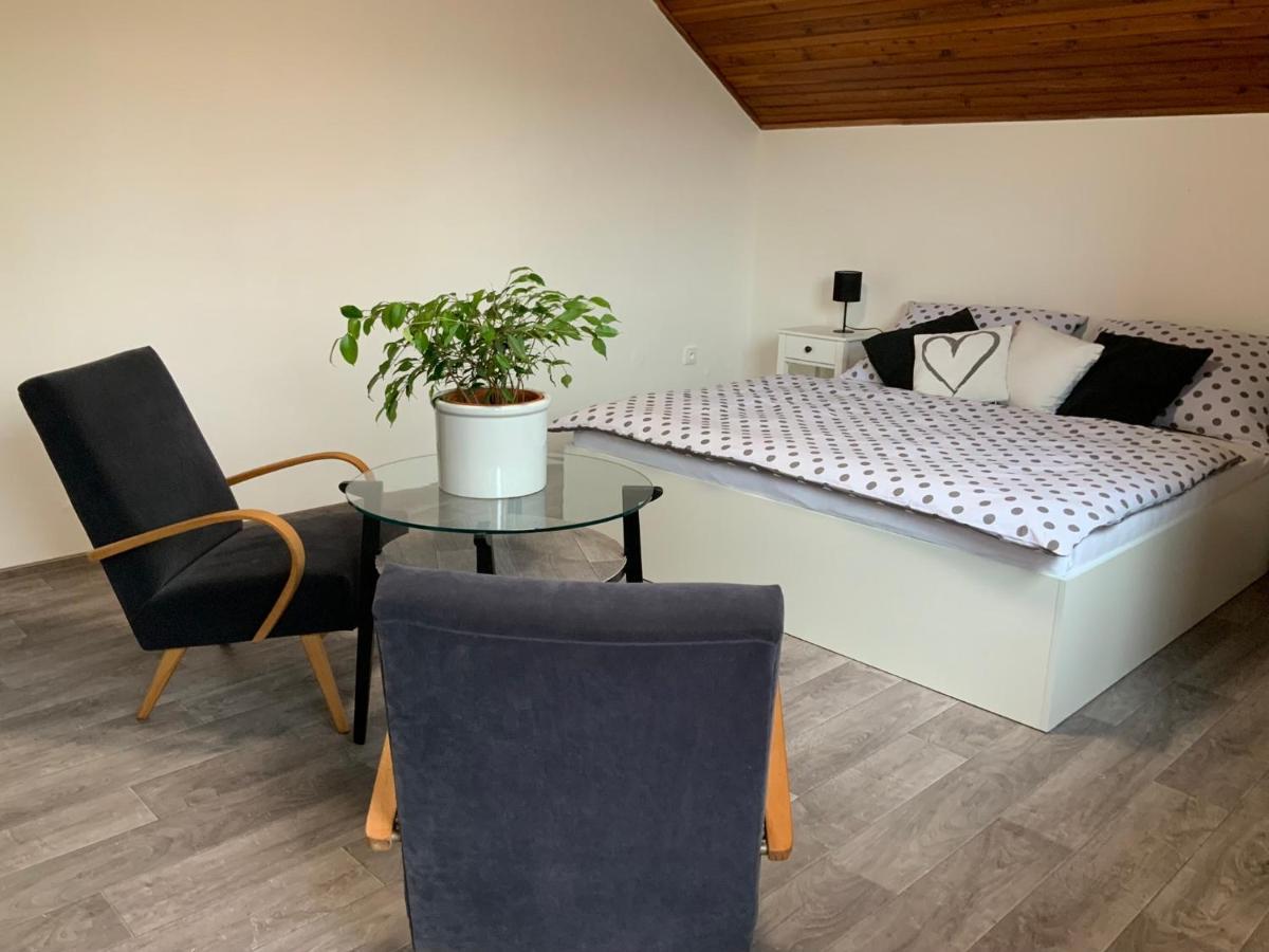 Apartman V Podkrovi Hostinne  Luaran gambar